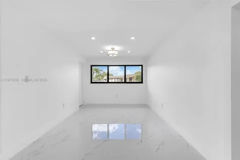 695 W 73 Place Hialeah FL 33014