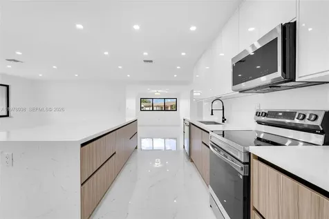695 W 73 Place Hialeah FL 33014