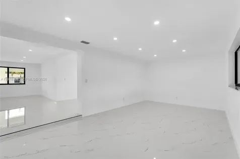 695 W 73 Place Hialeah FL 33014
