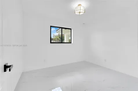 695 W 73 Place Hialeah FL 33014