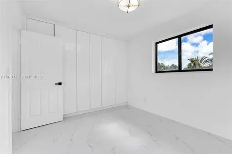 695 W 73 Place Hialeah FL 33014