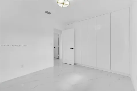 695 W 73 Place Hialeah FL 33014