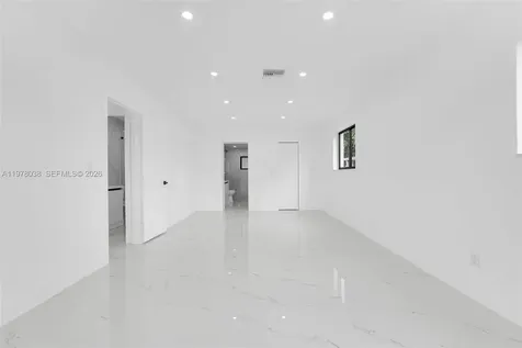 695 W 73 Place Hialeah FL 33014