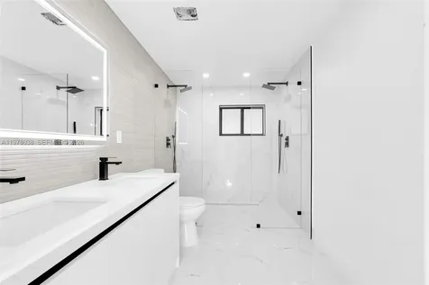 695 W 73 Place Hialeah FL 33014
