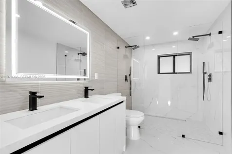 695 W 73 Place Hialeah FL 33014