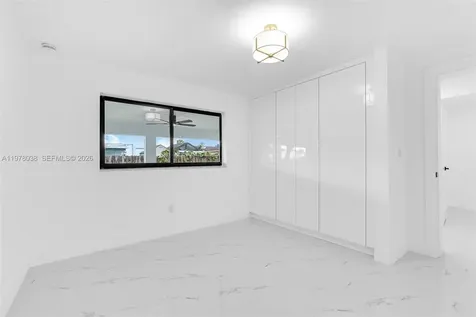 695 W 73 Place Hialeah FL 33014