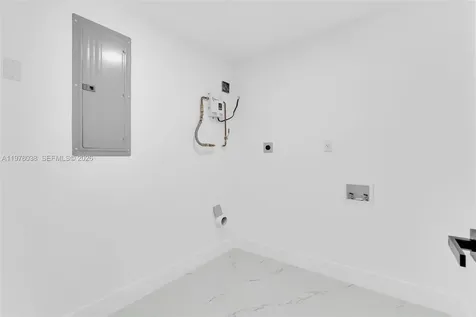 695 W 73 Place Hialeah FL 33014