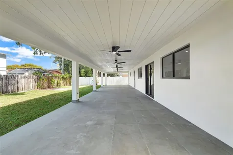 695 W 73 Place Hialeah FL 33014