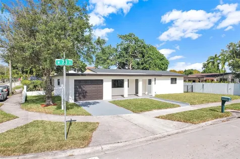 695 W 73 Place Hialeah FL 33014