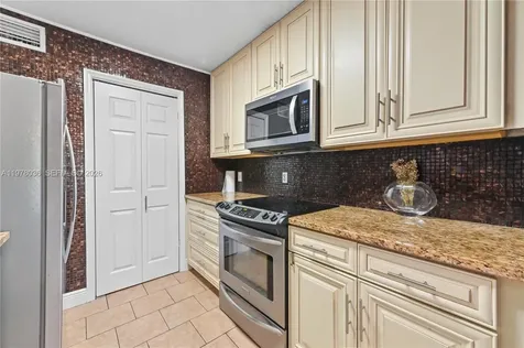 2662 NW 33rd Street Oakland Park FL 33309