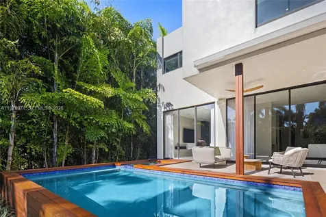 5701 N Bay Road Miami Beach FL 33140