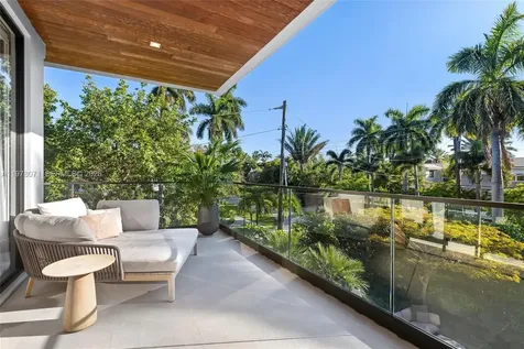 5701 N Bay Road Miami Beach FL 33140