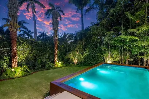 5701 N Bay Road Miami Beach FL 33140