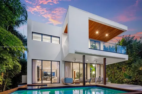5701 N Bay Road Miami Beach FL 33140