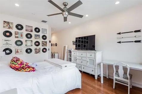 10221 Blue Palm Street Plantation FL 33324