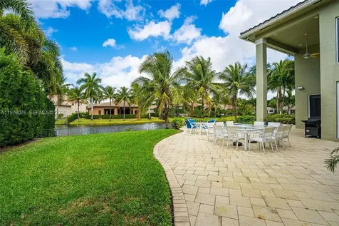10221 Blue Palm Street Plantation FL 33324