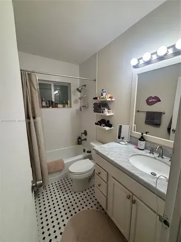 75 Washington Avenue Miami Beach FL 33139