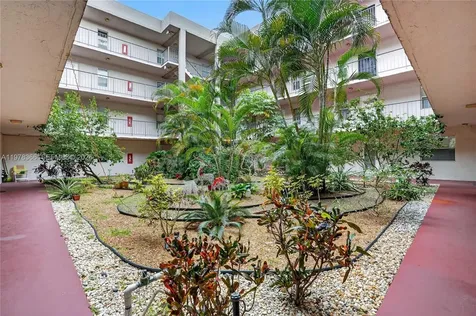 2821 Somerset Drive Lauderdale Lakes FL 33311