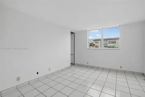 2821 Somerset Drive Lauderdale Lakes FL 33311