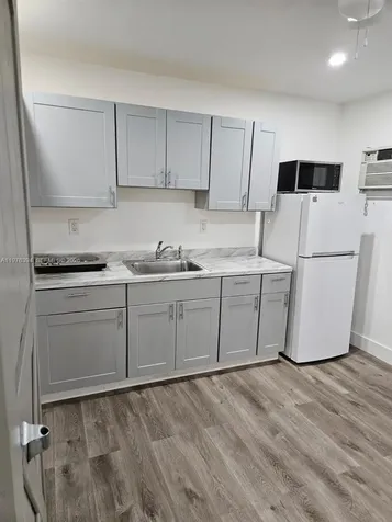 2862 SW 38th Court Miami FL 33134
