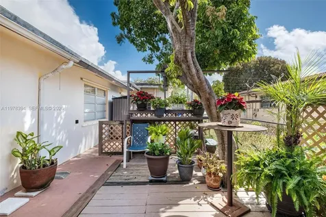 2862 SW 38th Court Miami FL 33134