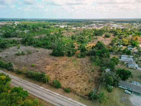621 Ortiz Avenue Fort Myers FL 33905