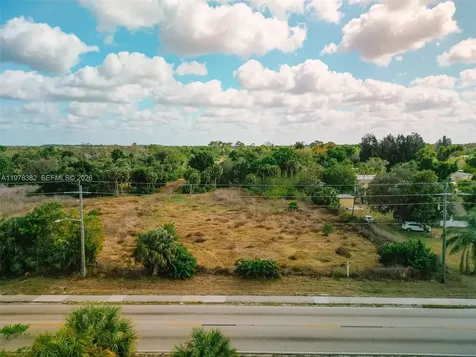 621 Ortiz Avenue Fort Myers FL 33905