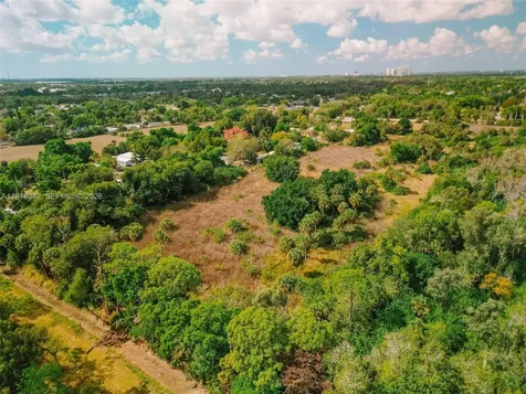 621 Ortiz Avenue Fort Myers FL 33905
