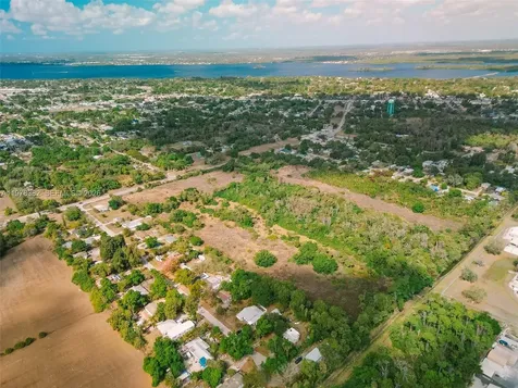 621 Ortiz Avenue Fort Myers FL 33905