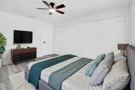 7893 SW 9th Terrace Miami FL 33155