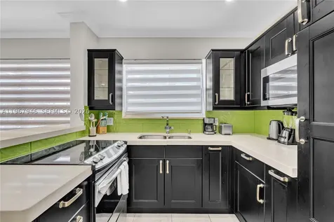 10004 E Bay Harbor Drive Bay Harbor Islands FL 33154