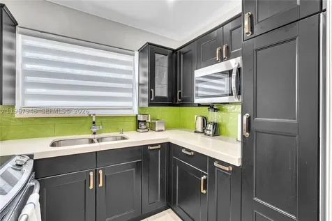 10004 E Bay Harbor Drive Bay Harbor Islands FL 33154