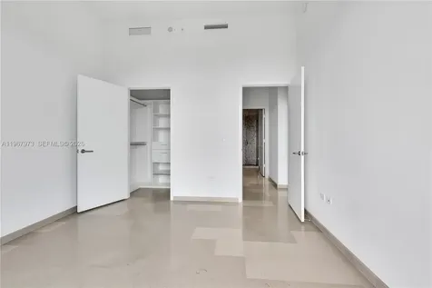 68 SE 6th Street Miami FL 33131