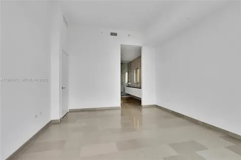 68 SE 6th Street Miami FL 33131