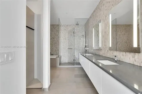 68 SE 6th Street Miami FL 33131