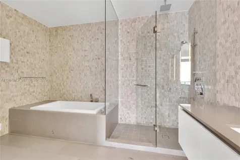 68 SE 6th Street Miami FL 33131