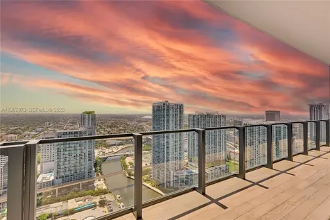 68 SE 6th Street Miami FL 33131