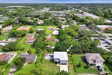 4593 Meadow Green Trail Lake Worth FL 33463