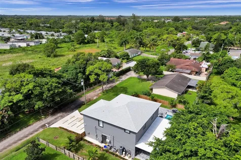 4593 Meadow Green Trail Lake Worth FL 33463