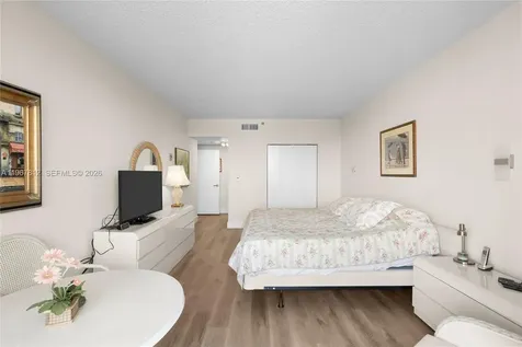 20281 E Country Club Drive Aventura FL 33180