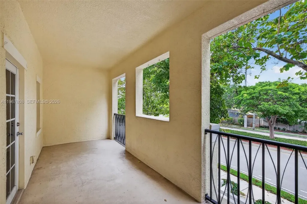704 SW 1st Avenue Pompano Beach FL 33060