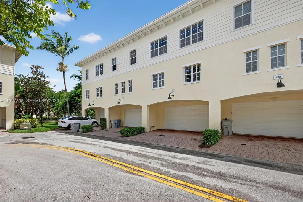 704 SW 1st Avenue Pompano Beach FL 33060