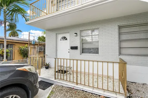 911 NW 22nd Place Miami FL 33125