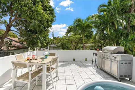 911 NW 22nd Place Miami FL 33125