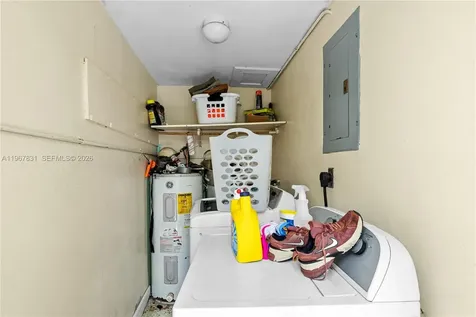 911 NW 22nd Place Miami FL 33125