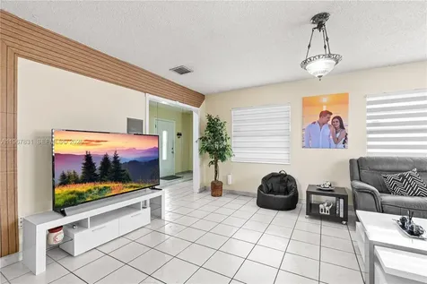 911 NW 22nd Place Miami FL 33125