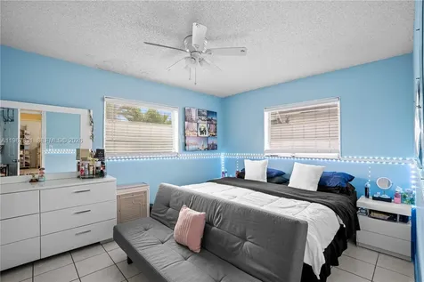 911 NW 22nd Place Miami FL 33125