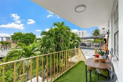 911 NW 22nd Place Miami FL 33125