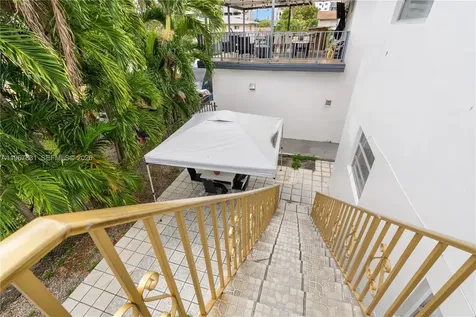 911 NW 22nd Place Miami FL 33125
