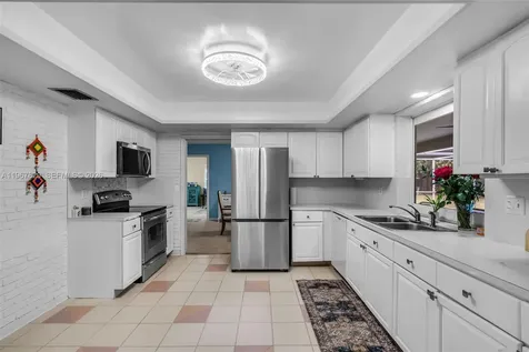 7541 SW 9th Street Plantation FL 33317